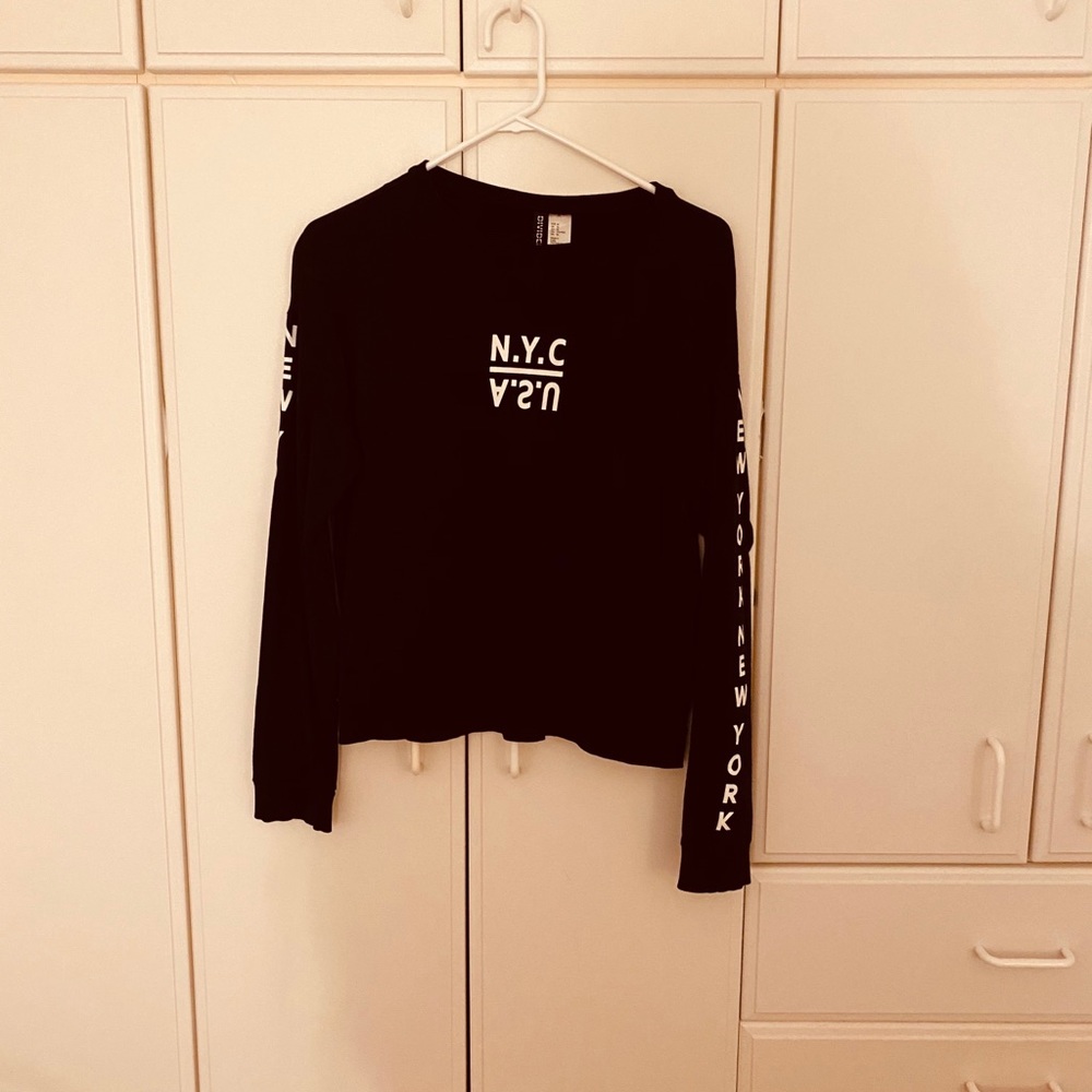 black long sleeve nyc t-shirt